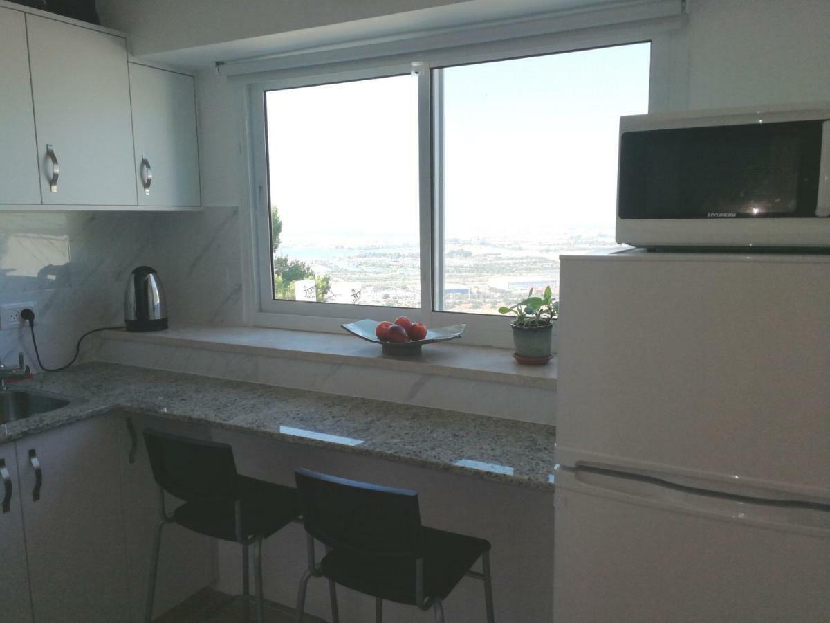 The Potter'S House Overlooking The Bay Of Haifa Eksteriør billede